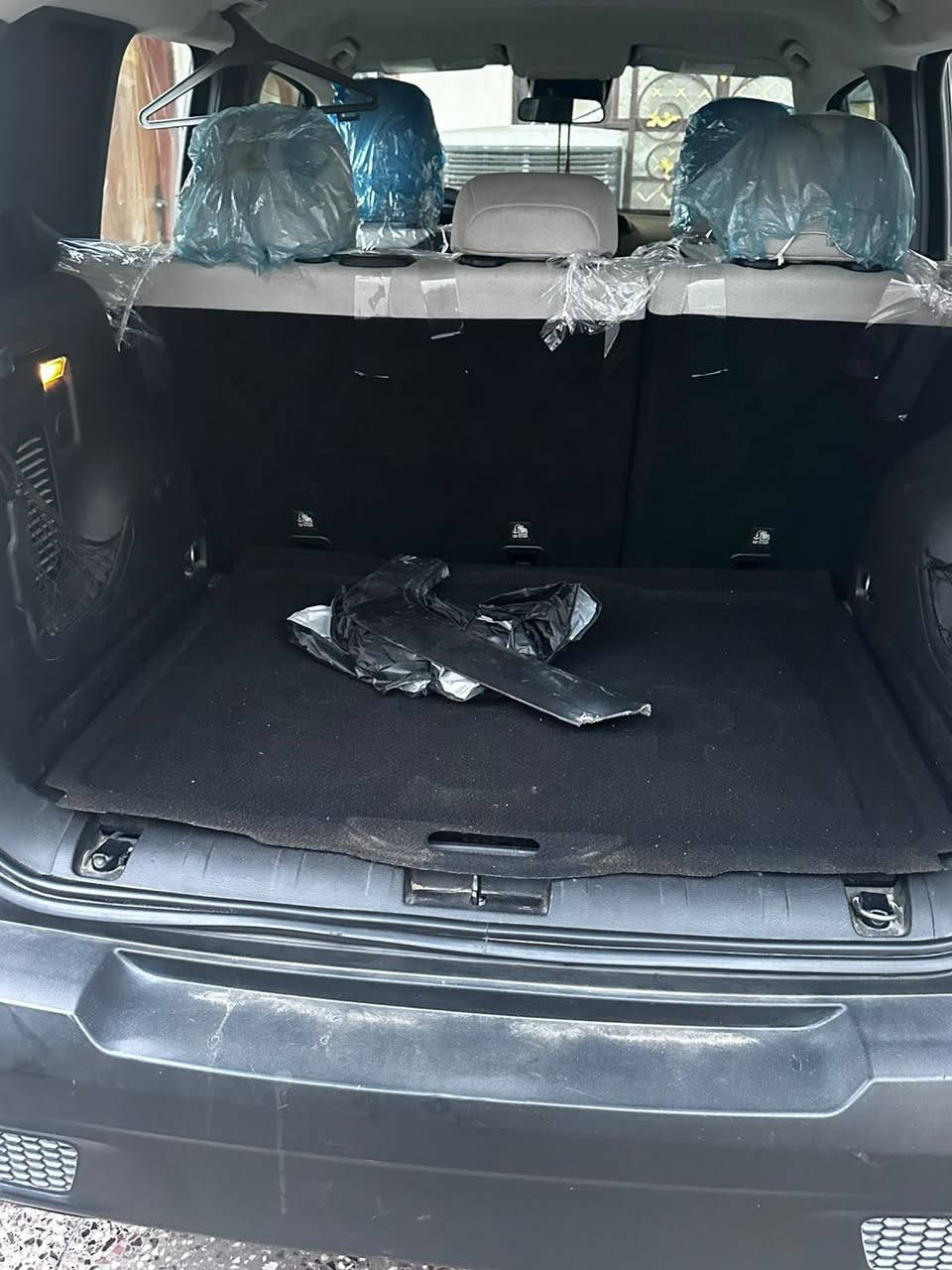 جيب رنكيد موديل 2019 بإسمي
محرك 1300تيربو 
مابيها قطرة صبغ فقط ربع الدعامية مبين بالصور
السونار وصور الحادث مرفقة بالصور
السعر 125 والله اول مرة انزل هيج من سعرها
سيارة كلش نظيفة 
***********
