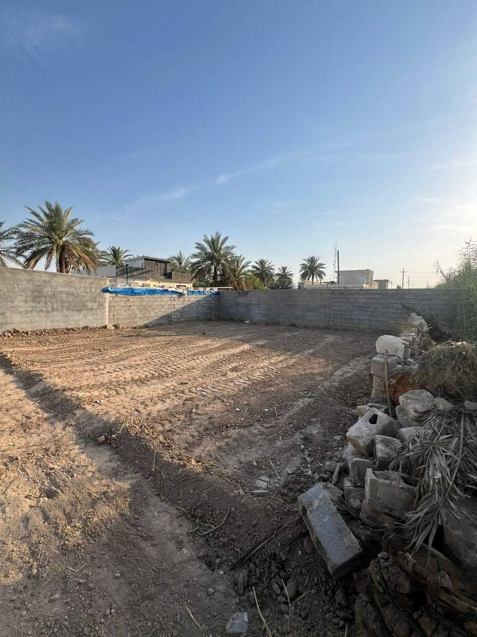 قطعة ارض للبيع مربعة الشكل المساحه 150م واجه 12ونص ونزال12ونص المدائن سلمان باك خلف البانزخانة مال المدائن قرب جامع السلام موجودة كل الخدمات من ماء. وكهرباء ومدفونة  ومشموله بلطابو التواصل على الرقم ***********
