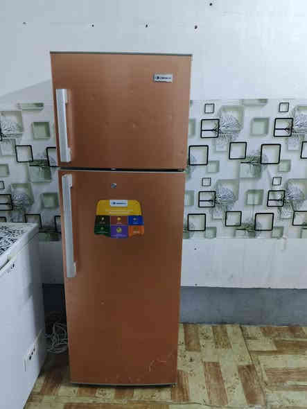 ثلاجه ومجمده سعرهن 300 قفل
كاونتر نضيف سعره 200 نهايته 
واكو توصيل ع فحص بي واتساب ***********
