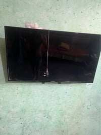 شاشة • جديدة • قاعدة وريموت