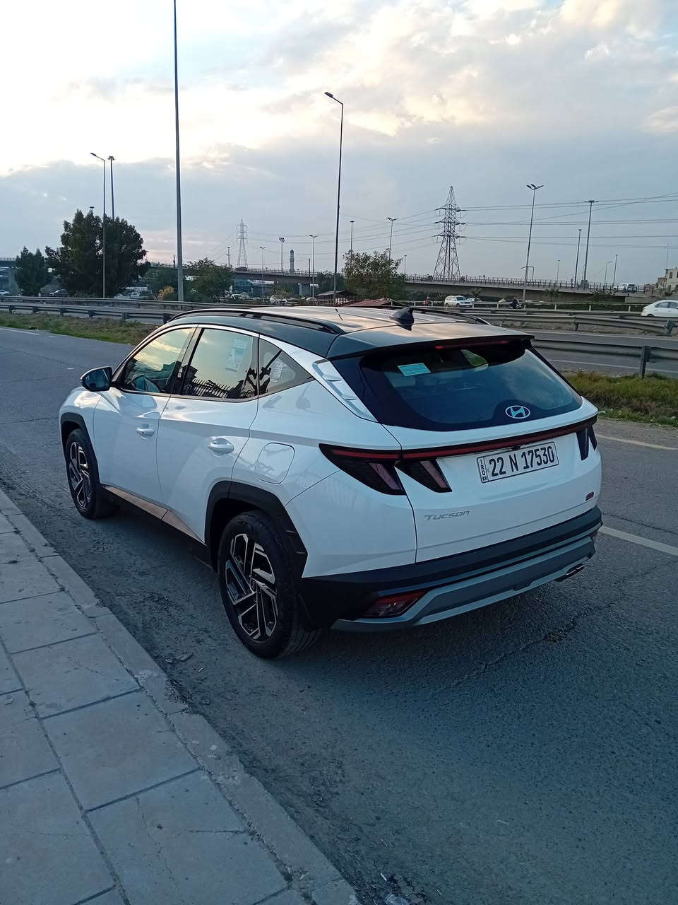 السلام عليكم
للبيع هونداي توسان 2025
السيارة وارد خليجي مكفولة كفالة عامة 
ماشية 19 الف كيلو بحالة الزيرو 
السيارة بيها ضمان 3 سنوات او 60 الف كيلو 
السيارة رقمها اربيل باسمي 
موصفات السيارة 
كشنات كهرباء 
تبريد بلكشنات 
قطعتين تبريد 
مود درايف 
نضام نزول منحدرات 
صندوق كهرباء 
مري شفط 
شاحن ذكي 
اندرويد اوتو 
لايت ذكي 
بردات 
اوتو هولد 
هنبريك كهرباء 

عارضها ب237 ورقة وبيها مجال بسيط 

مكاني بغداد حي الجامعة 
للاتصال ***********
