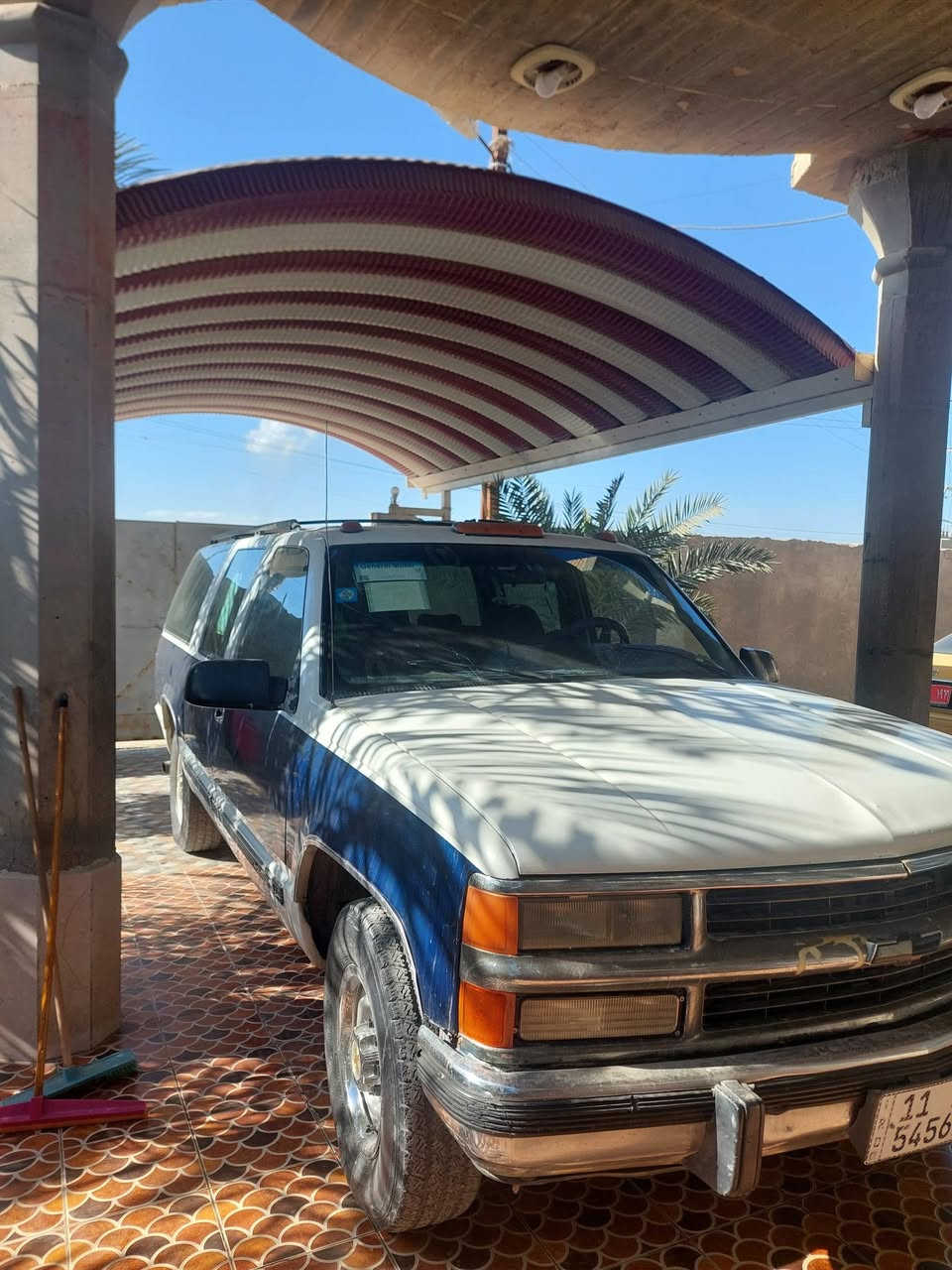 السلام عليكم.  
سياره للبيع او لمراوس
مكان القرنه الشرش 
تفاصيل اكثر رقم بي واتساب
بلاد مامحور. 
***********
