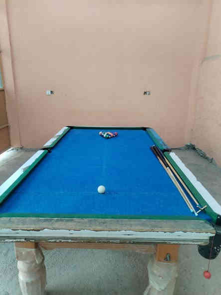 ميز لبيع شراي يتصل سعره 350 وبي مجال قليل ***********
