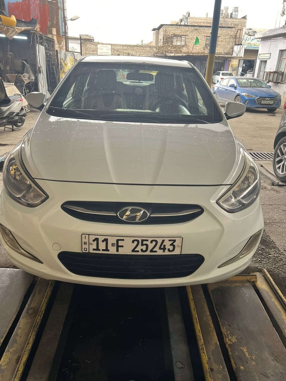 السلام عليكم اكسنت موديل 2016فول مكينه 1600مامفتوحه موصفات فتحه شاير مري 5ويل كب شاشه كامرة تحتكم ستيرن   بسمي رقم وهزة جديدة سياره بيهه بارد وبيهه داير جاملغ خلفي سياره ادامه كامله مكانهه بغداد السعر 118وبيهه مجال رقم تليفون ***********
