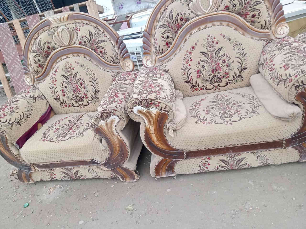 تخم 9 مقاعد ب200 وبيه مجال عنوان الطيفيه مدخل المزرعه مقابيل محطة الوقود / ***********///***********
