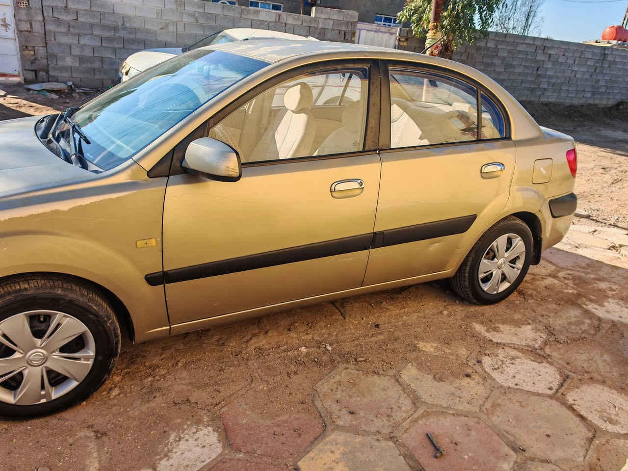 ريو 2006 خليجي كير عادي محرك 1600بغداد للبيع السياره مكفوله من ضربه وصبغ وتبديل فقط بيها جراد
مكاني حله 
***********
السعر 59
