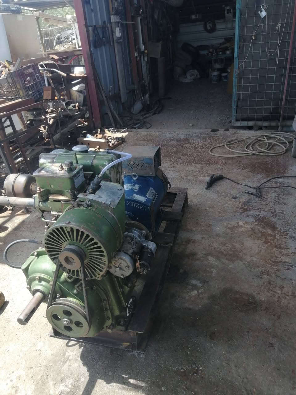 للبيع مولد هندي 12 حصان توليد 7ونص كيفي سلف هندر نوع بربهات شرط مامفتوح سعره ٧٥٠ ألف مكان بابل المحاويل للإستفسار ***********
