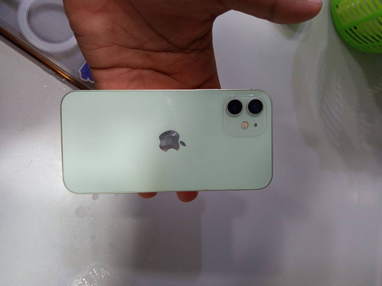 السلام عليكم
ايفون 12 عادي شرط نورمال ما مفتوح الجهاز نضيف وحتى ما مشخط بس بي سواد صغير بالشاشه ما مأثر 
ذاكرة 128 بطاريته 88 شريحة واحدة
بدون ملحقات نموذج m 
فيس ايدي شغال والشاشه 3 خيارات 
مكاني حي رفعت الخصيمة 
*********** 
مكلف بالنشر
