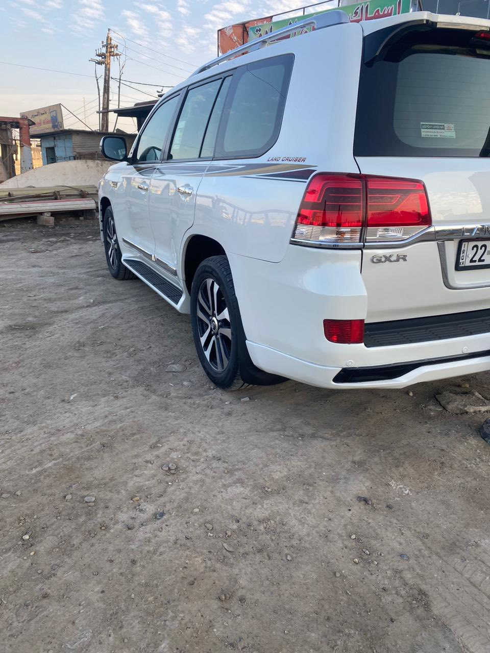 السلام عليكم
لاندكروز موديل ٢٠١٦ بريم رقم اربيل باسمي تحويل او وكالة 
مكفولة كير محرك ماشيه ١٤٢ بيها بارد الي مأشر بالازرق  اقل الشبر قبق البانزين 
وصبغ بالاحمر مأشر كرت اقل الربع الجاملغ ودعامية الخلفيه مقدار شبر سيارة احلى من بلصور تخم تاير جديد
رايدها ٤٦٠ وبيها مجال مكاني بغداد _ابوغريب  رقمي ***********
