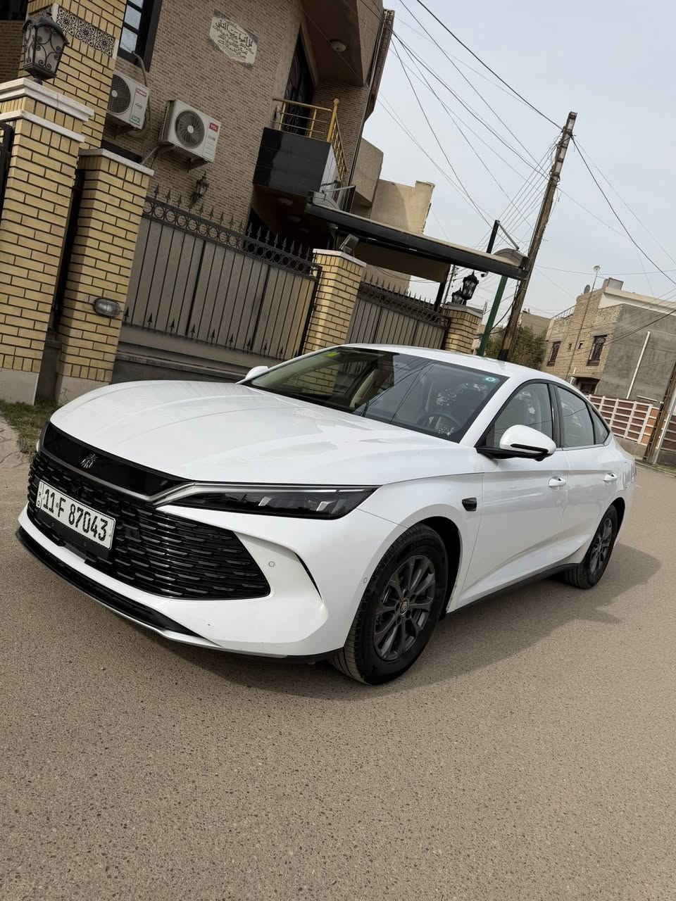 السلام وعليكم كن L 2025  ماشية 5 الاف فقط مواصفات 13 كامرا اوتو بارك داخل اوف وايت السيارة صار بيهة صبغ باب ورة السايق بدون دواخل مكانهة بغداد حي الاعلام سعرهة 22 و300 وبيهة مجال 
***********
