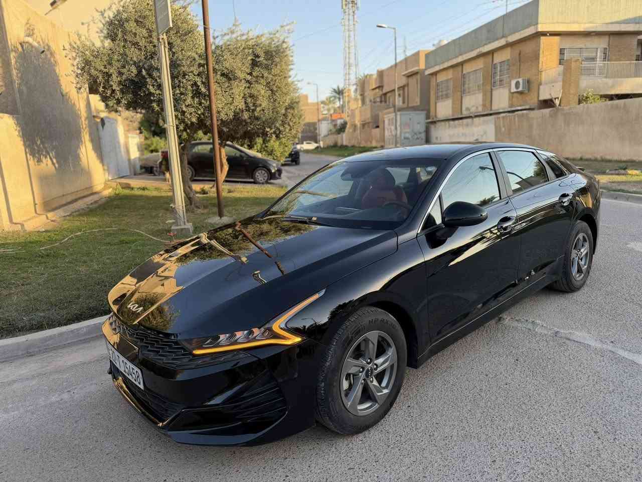 السلام عليكم
K5 2023 وارد امريكي 
حادثها جاملغ وبنيد بدون دواخل بدون شاصي ولغد 
السيارة ماشيه 30 الف 
فول مواصفات حته الفتحه 
رقم شمالي باسمي 
جاهزة وكامله بدون نقص 
السعر 155 
مكاني زيونه 
***********
