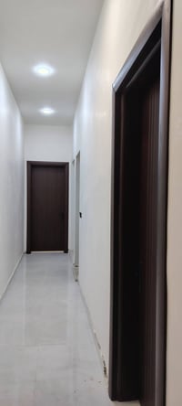 يتوفر ابواب داخليه وخارجيه جميع الموديلات والقياسات  للاتصال 078381918...