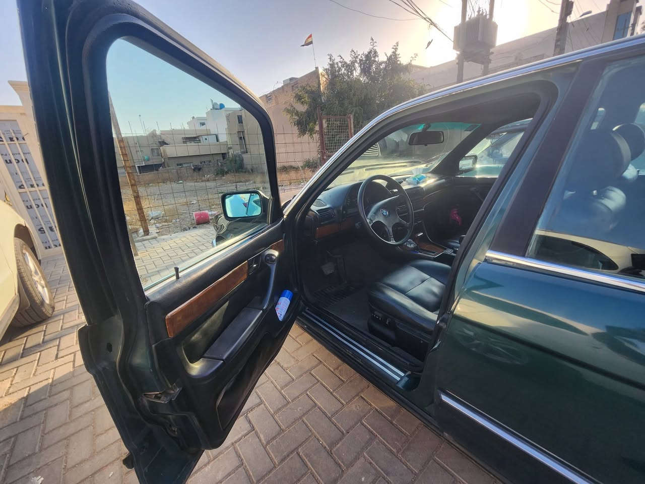 السلام عليكم للبيع ......
735i. موديل ٩١ 
السياره نظيفه مثل ما موضح بالصور 
نظافه الكشر ٨٠%
نظافه داخل ٩٠% 
الكير والمكينه وتبريد مكفولات 
صدر خلفي امامي نظافه ٩٩%
كهربائيات شغاله كلها بدون نقص 
كشنات جلد كهرباء 
سلايد طكتين 
جام كهربائي مرايات جانبيه كهربائي 
السيارة جاهزه كامله ترايك وين ميعجبك 
رقم نكليزي وسنويه جدد لل٢٠٣٠

سيارة ب اسمي تحويل مباشر 
مكان السيارة بغداد / السيدية 
السعر ٥٨ وبيها مجال 
***********
