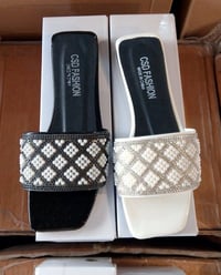 شحاطة فلات • نسائي • ٢٤ زوج