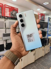 كاميرا سوني • بطارية ٥٢٠٠ • ذاكرة ٢٦٥