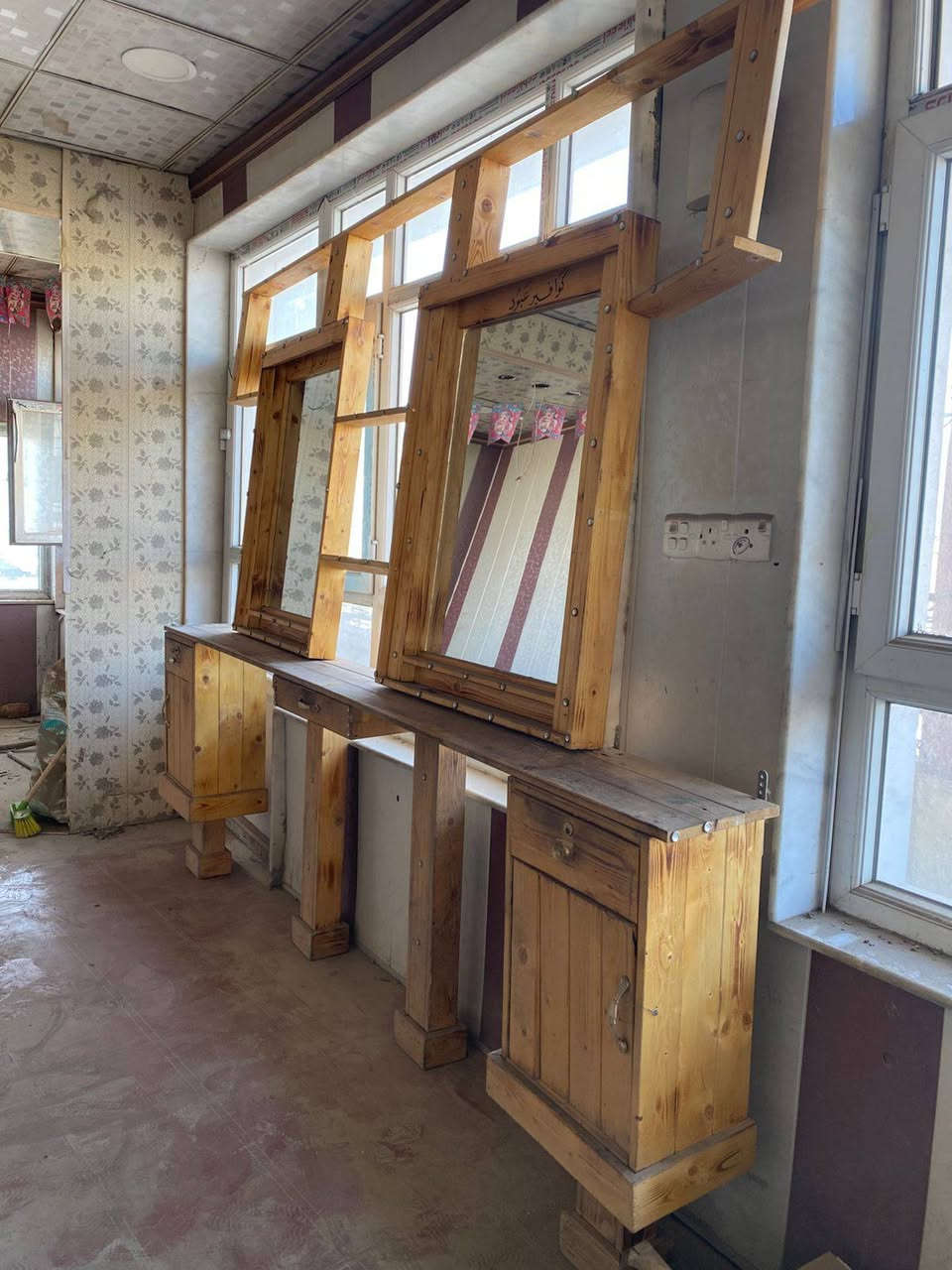 السلام عليكم ميز حلاقة للبيع بسعر مناسب
***********
موصل حي الزهور
