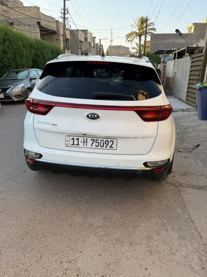 السلام وعليكم 
كيا سبورتج  موديل 20خليجي 
سياره فقط  دعاميه اماميه صبغته لغرض الجماليه ماشيه 94

ب180رايده مكاني الدوره شارع ابوطياره 
***********

