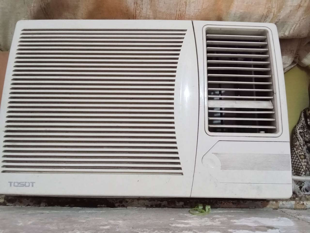 مكيف توسون للبيع شرط الشغل تدفاه تبريد ***********
