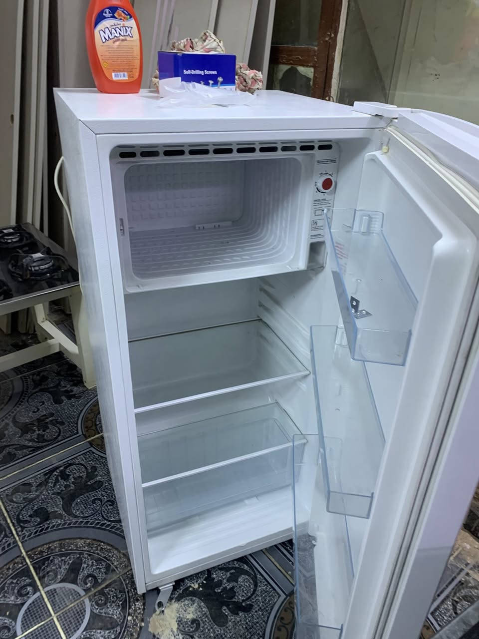 ثلاجه استعمال قليل السعر ٨٥مكان الزهور ***********

