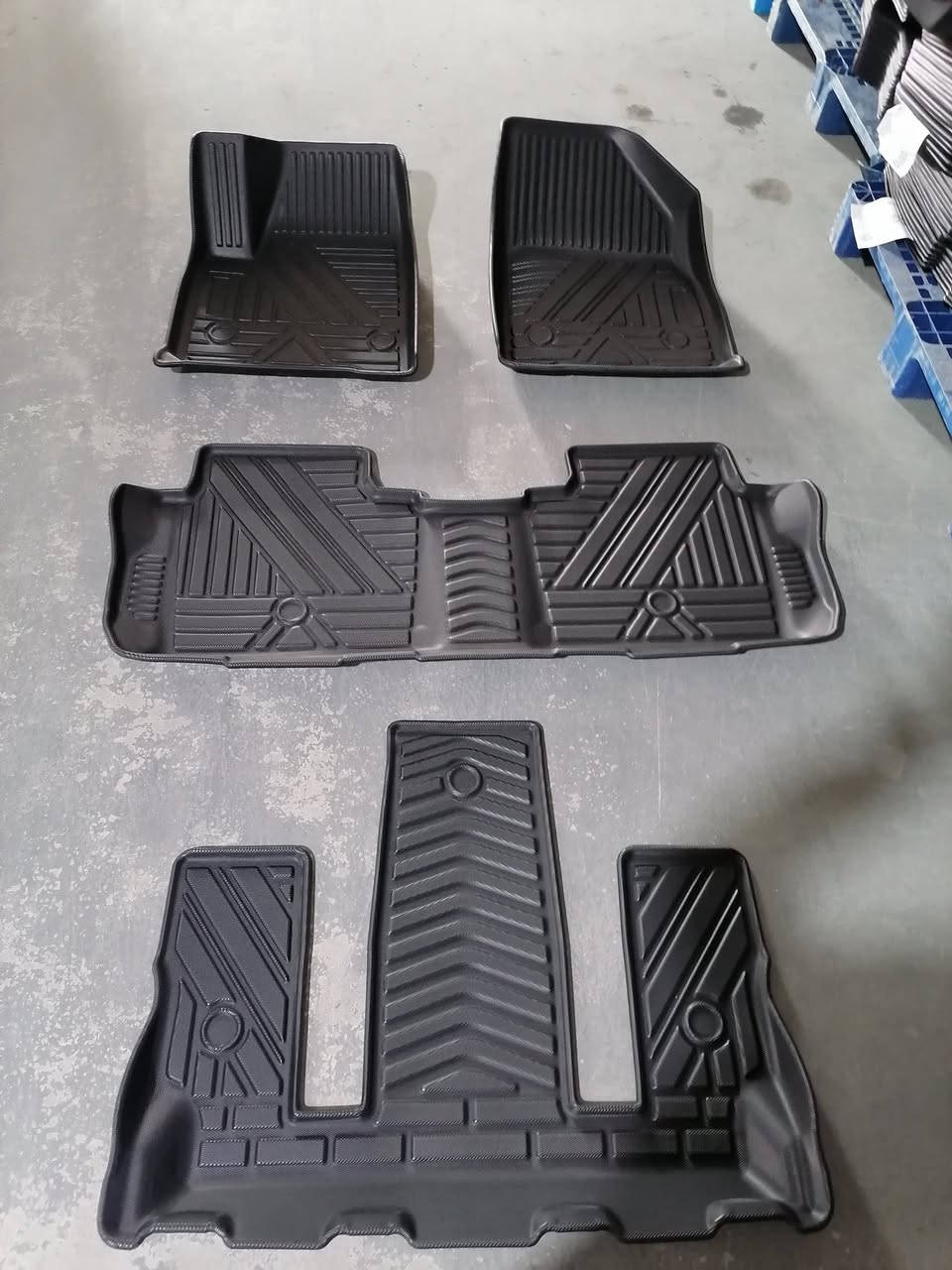 سلام عليكم تم وصول ارضيات  كاديلاك مع جلدات صندوق 
قالب تعال وشد مع ضمان 
كاديلاك 
Ct4 
Ct5 
Xt4 
Xt5
Xt6 
بسعار مناسبه *********** 
Cadillac Alghanim كاديلاك الغانم
عالم الكاديلاك
