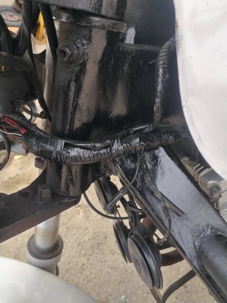 السلام عليكم شباب ستوته للبيع ستوته رقم لوحه عربيه موديل 10 المكان كوت    ***********
