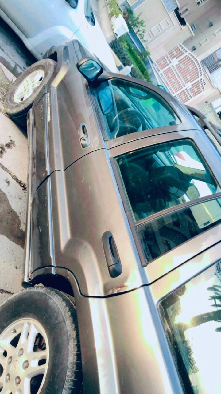 جيب مديل 2003 جاهزة سنوية 2028 منظومة غاز ؛ منظومة بانزين جديدة فيت بم فلاتر و نوزلات جديدة تبريد جيد جدا مبدلين راديتر حار + فريز جديد ..كامرة ،،شاشة ؛ مقاعد كهرباءمحرك وكير خير من الله حدادية امامي خلفي جاهزةغرفة وكشنات بلادية نظيفة حادثها تصليح جاملغ امامي ايمن مصبوغة أثر جراد المكان بغداد زيونة السعر : 65ورقة 
مكلف بالنشر 
 تلفون : وتساب ***********
