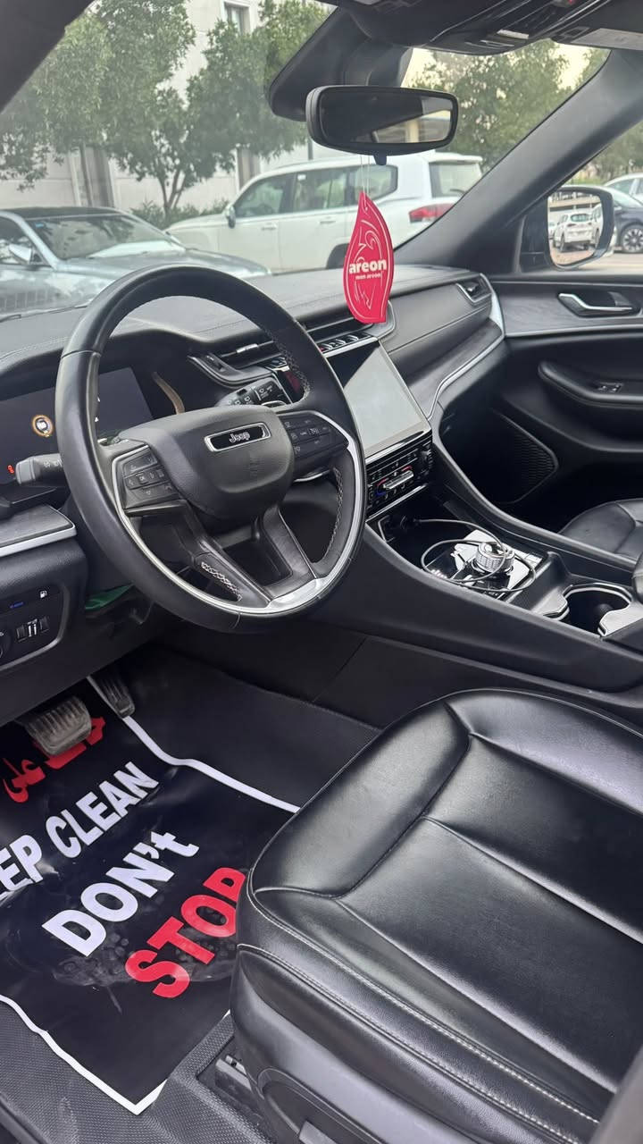 ‎جيب كراند شيروكي
4XE 2024 وارد امريكي
‏2.0L Turbo

‏‎حجم المكينه : 2000  تيربو + هايبرد + بلك ان 
‎المسافة المقطوعة : 22ميل
🔴كير و محرك كفالة 
🔴 حادثها موضح بالصوره وجه القماره مصبوغ شي بسيط ارباك برده فقط طاك لغد شاصي مكفول تصليح درجه اولى المحرك وضع شركة ماء الراديتر وغاز التبريد بوضع الشركه 

1. رقم بغداد تحويل مباشر 
2. بصمة تشغيل  
3. بانوراما طكتين 
4. شاشة كبيرة 
5. تشغيل عن بعد و نظام ترحيب عند الاقتراب 
6. كشنات جلد 
7. كشنات كهرباء و تدفئة بالكشنات و الستيرن
8. كرسي السايق وضعيات و ميموري 
9. الصندوق كهرباء 
10. رادار 
11. خمس وضعيات قيادة 
12. كير ماوس 
13. لايتات لد و بك لايد لد 
14. و بعد مواصفات الجيب

السعر : 238 $وبيه مجال بسيط ***********
