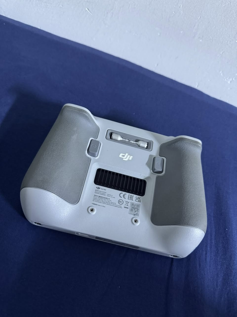 كنترول RC   حط سعرك وبلعافيه يتوافق ويه هاي درونات
1️⃣ DJI Mini 3 Pro
2️⃣ DJI Mini 3
3️⃣ DJI Air 2S
4️⃣ DJI Mavic 3
5️⃣ DJI Mavic 3 Classic
6️⃣ DJI Mavic 3 Pro


**إذا كنت صاحب هذا الإعلان وتريد حذفه لأي سبب، رجاءا أرسل رسالة إلى الدعم الفني**