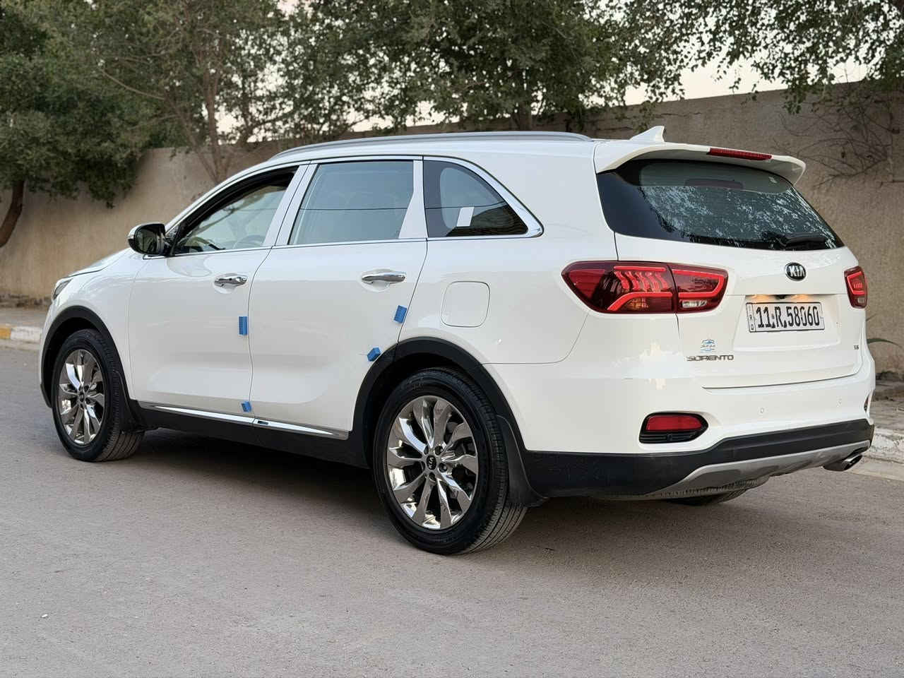 السلام عليكم كيا سورنتو موديل 2020 ماشيه 109 الف كم كفاله عامه مثل ما موضح بالسونار المرفق كلشي واضح لا تسألني شبيهة سونار كدامك امس مسوي 
مكينه كير حداديه كله مكفول شرط الفحص 
مواصفات 
بصمه شاشه كامرة جي بي اس 
جنطه كهرباء كراسي كهرباء 
جلد 7 راكب 3 قطع تبريد تخم تاير كله جديد السعر 247 مكاني واسط قضاء الحي 
***********
***********
