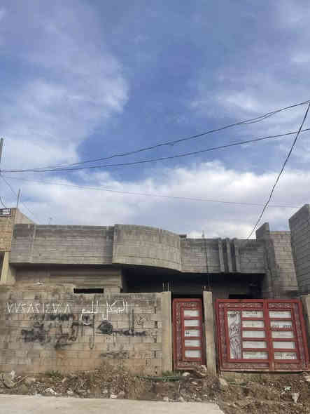 هًيكل للبيع مقابل دوميز جمعية أم الربعين بعد جمعية حمو رابي كرت بلديه مساحة الهيكل 180متر البيت مكون من غرفتين وهول داخلي واستقبال معا صحيات السعر (90)مليون وقابل للتفاوض للتواصل على الرقم (***********)
