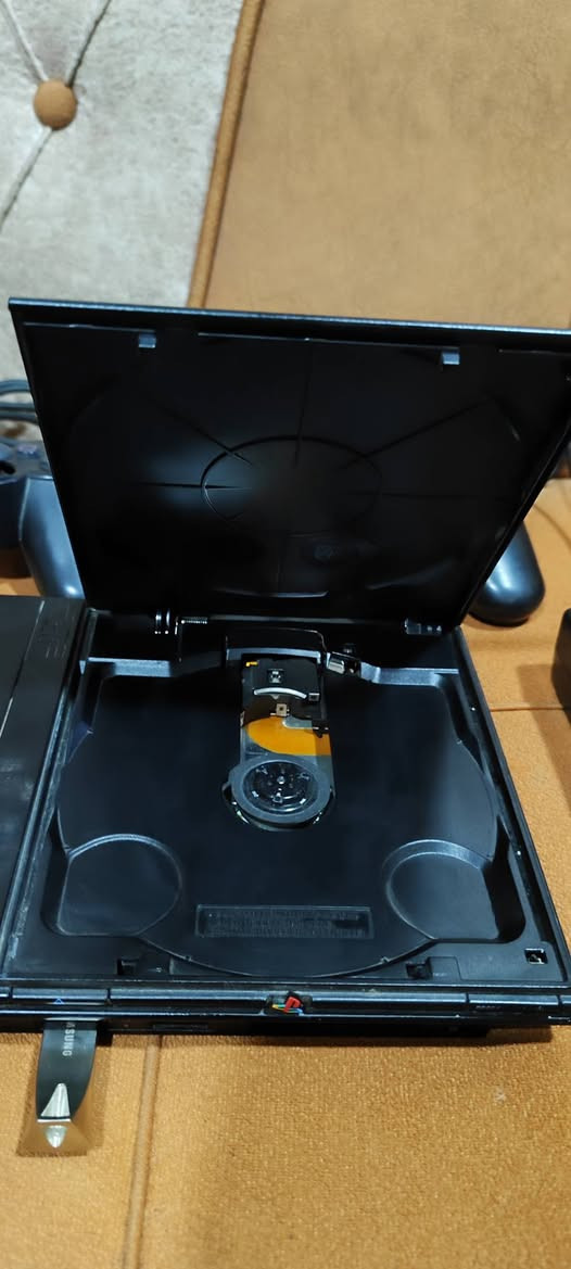 مرحبا 🙋
عندي هاذ بلي 2 
جان مضموم وهسه طلعنا كلش نضيف وزنه ثقيل 
ممفتوح ابد ونضيف كلش 
ماعرف بي 35 لعبة 
سعره 50 الف


**إذا كنت صاحب هذا الإعلان وتريد حذفه لأي سبب، رجاءا أرسل رسالة إلى الدعم الفني**