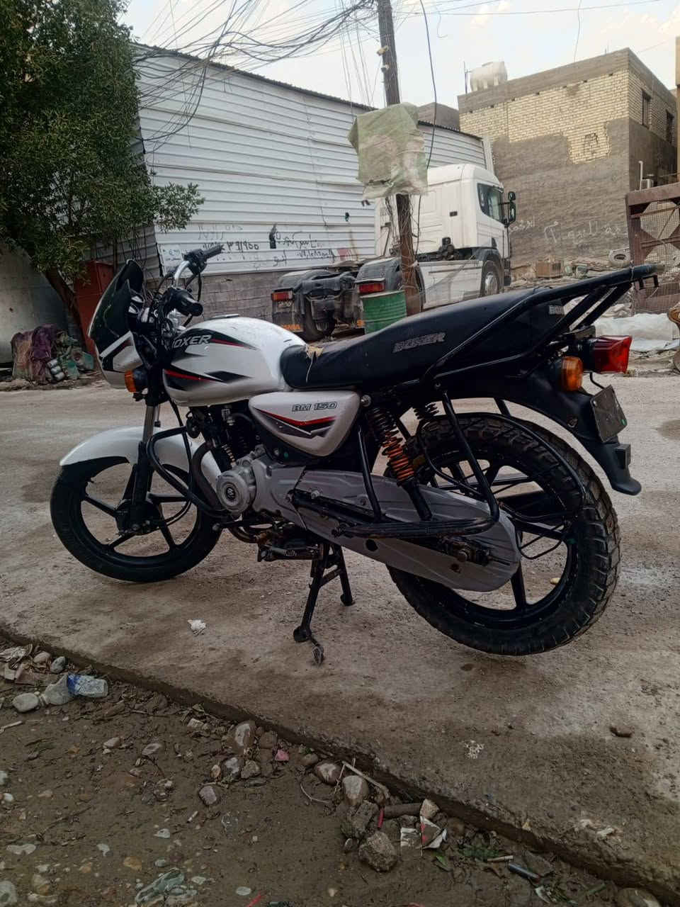 السلام عليكم  بوكسر 21البيع 
اوراق كامله السعر 900وبيها مجال مكان
بغداد الدوره  رقم ***********
