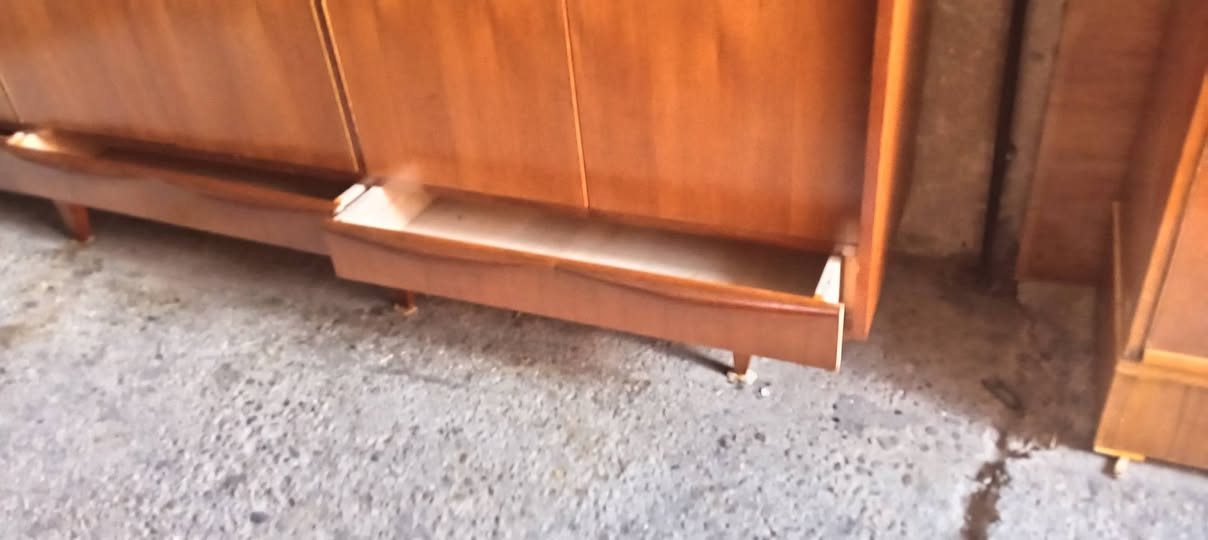 قنصور ٦ابواب فصال ثقيل قديم نظيف حيل
داخل وخارج صاج ماليزي جوه ٣ جكامج كبار
ورجلين باب الجديد مجاور نادي الفتوه الرياضي محلات عمر رمزي للاستفسار
***********
***********
