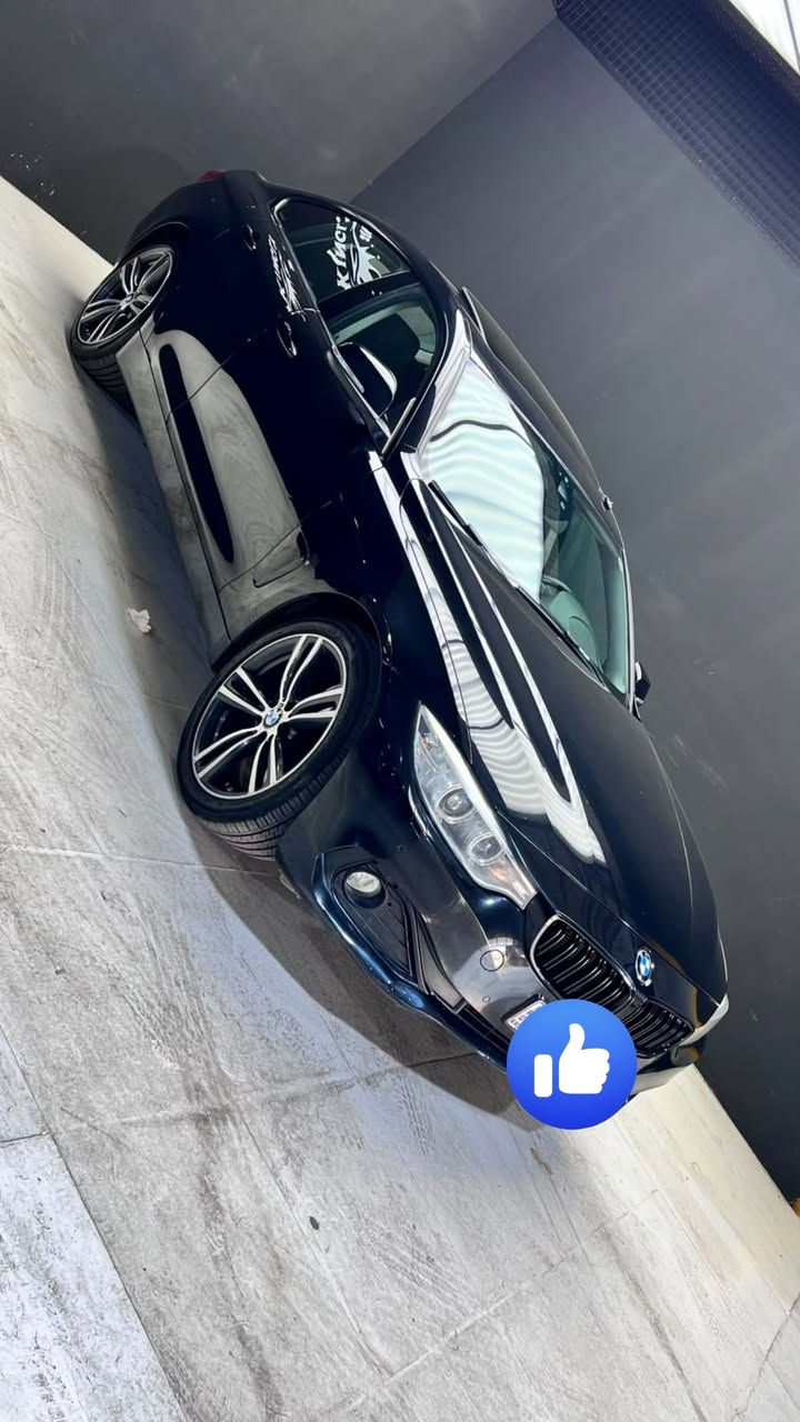 🚘 للبيع: BMW 420d موديل 2015 (فول مواصفات) بحالة ممتازة وكاله العروش 🚘
السلام عليكم، لأصحاب التميز والفخامة، معروض للبيع سيارة بي إم دبليو الفئة الرابعة (فول مواصفات) بحالة ممتازة وجاهزة للاستخدام:
📌 المواصفات الأساسية:
• الماركة والفئة: BMW 420d (الفئة الرابعة - جران كوبيه).
• سنة الصنع: 2015.
• المسافة المقطوعة (127 الف)  
📌 المحرك والأداء واقتصاد الوقود:
• نوع المحرك: 4 أسطوانات (4Cyl) بسعة 2.0 لتر تيربو ديزل (عزم قوي جداً واقتصادي جداً في الوقود).
• ناقل الحركة (الجير): أوتوماتيكي (Steptronic) من 8 سرعات.
• نظام الدفع: دفع خلفي (RWD).  
📌 المواصفات الخارجية والإضافات:
• فتحة سقف كهربائية (زجاجية).
• جنوط سبورت مميزة وكبيرة الحجم تعطي السيارة مظهراً رياضياً جذاباً.
• حساسات (أمامية وخلفية) للمساعدة على الاصطفاف.
• إضاءة أمامية زينون مع ليد (LED) نهاري وشبكة أمامية رياضية باللون الأسود اللامع.
📌 المواصفات الداخلية والرفاهية:
• مقود رياضي مميز يحمل شعار M.
• تطعيمات ولمسات داخلية بلون ألياف الكربون (Carbon Fiber) على التابلوه والأبواب والكونسول.
• شاشة تحكم وسطية مع نظام iDrive كامل ونظام ملاحة.
• كراسي رياضية مخمل مريحة ونظيفة جداً.
• تحكم ستيرنج كامل، مثبت سرعة، وبلوتوث.  
📌 حالة السيارة وجاهزة للتحويل مباشرة.

🚘  السياره مكفوله كفاله عامه من الصبغ والتعديل حته الدعاميات 
تحويل مباشر رقم سليمانيه 
***********
***********
145 ورقه وبيه مجال بسيط
