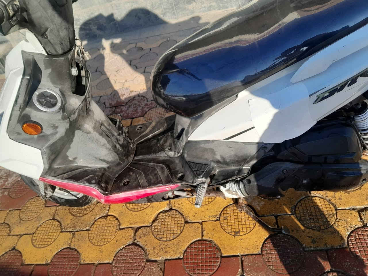 جيتي ار البيع
محرك مكفول 
كهربايتها كلها شغال اشاير يمنه يسره عالي ناصي شلعه معدل خير من الله سعرها ٧٥٠ بيها مجال 
زعفرانيه شارع كهرباء رقم ***********
