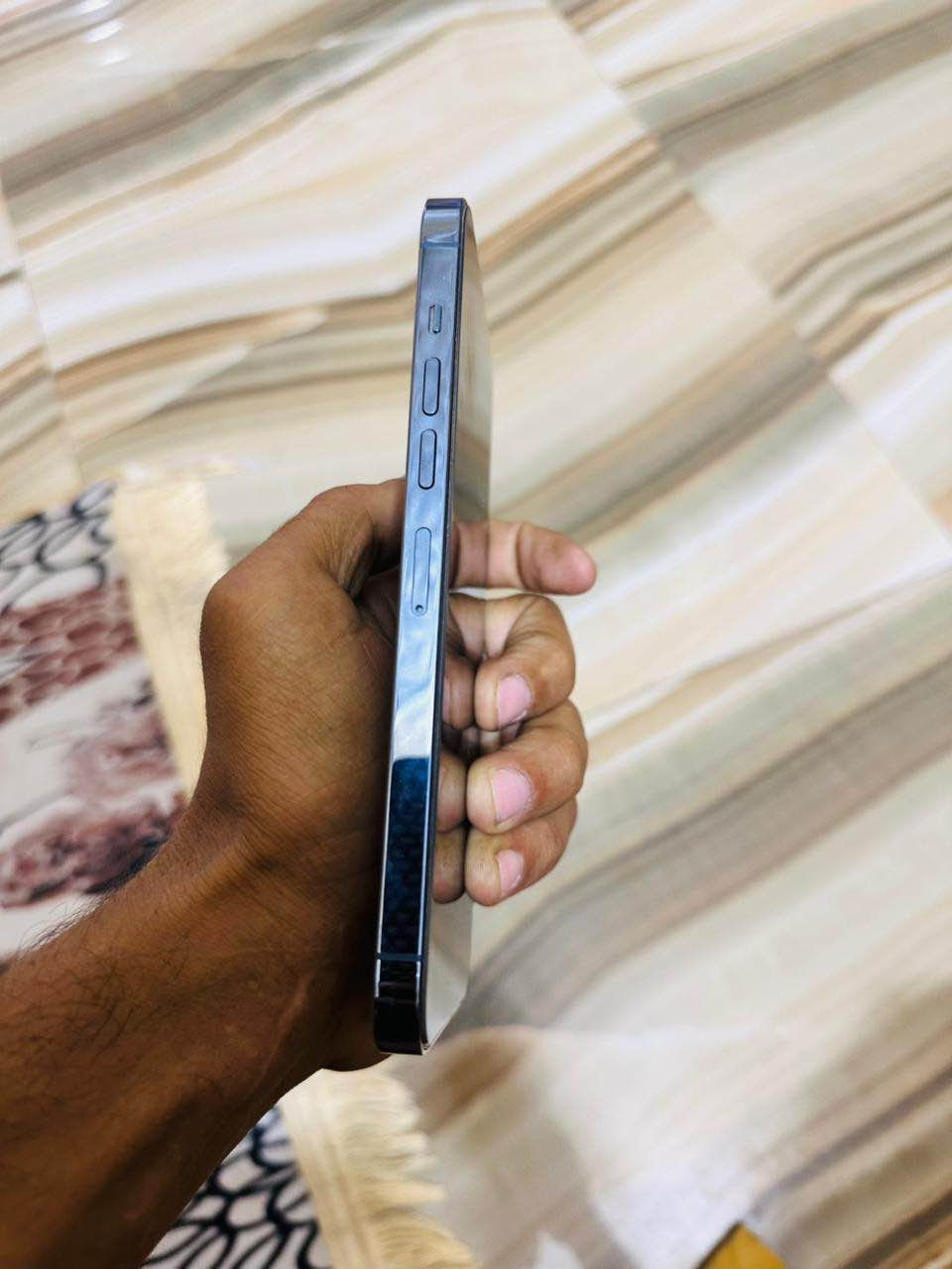سلام عليكم ايفون 13 برو ماكس تلفون مكفول من الفتح ولتصليح فقط الظهر مكسور بطارية 🔋 68 ذاكرة 256 شرق اوسط السعر 570 مكاني ذي قار الغراف للاستفسار الاتصال على الرقم التالي *********** الشطره, ذي قار

