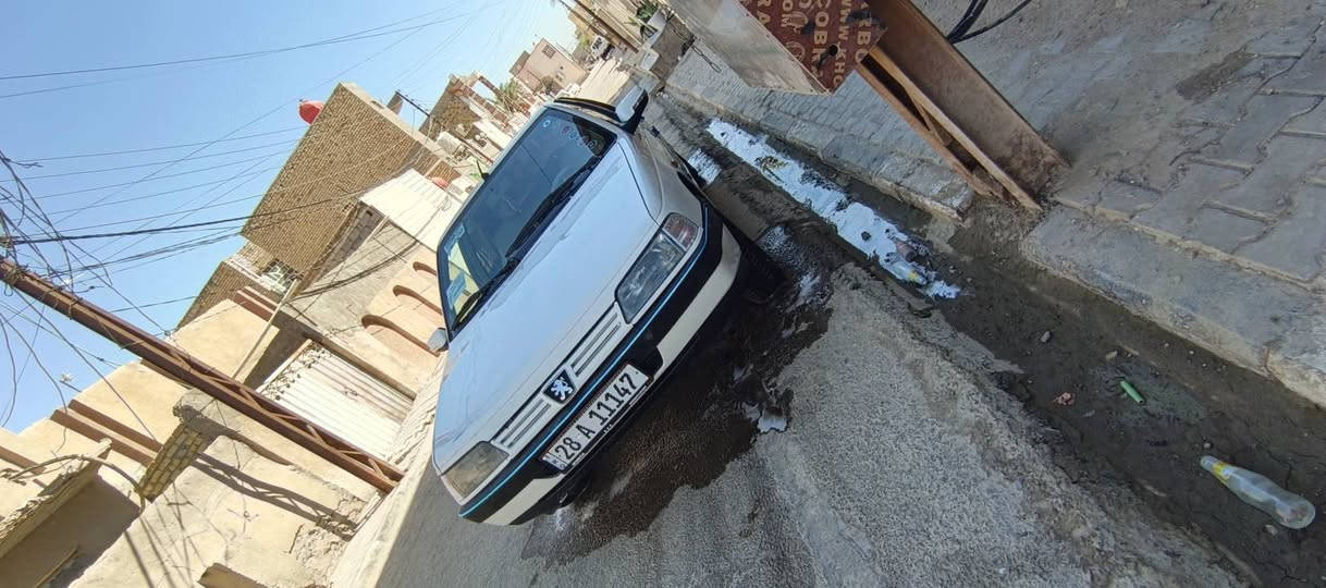 السلام عليكم
بيجو 405 GLx موديل 2011لبيع 
سيارة جاهزه مكينه كير حلوات خير من الله تبريد شغال ثلج 🥶مكفولة من ظربه  أو لصبغ حدايه جديده مشط جديد تخم تاير جاهزه سياره من كلشي كهربائيات كلها شغاله سياره مالت جناي، تأخذها مذب عليها ألف حلوه سياره صفاحه تخبل سياره تعجبك تعال شوفها بيك خير اودلل ماعحبك المنشور ولاجنك شايفه عبره 
مكلف بل نشر رقم صاحب *********** مكانه نجف قضاء، مشخاب
