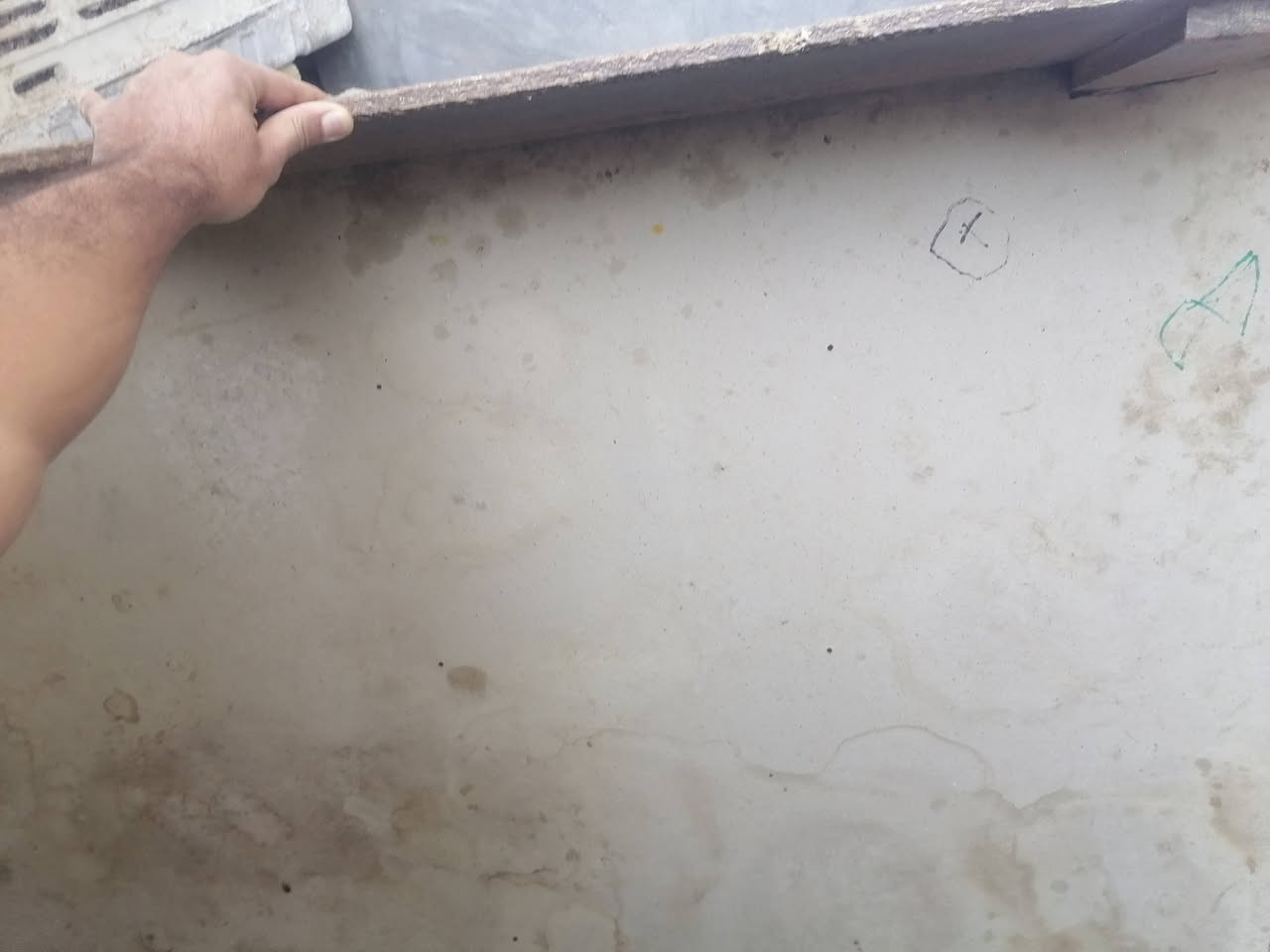 سلام عليكم جربايه تفصال صارلها ٧ سنوات بسمار ماداكلها خشب درجى أولى نفر واحد اما اذا أطفال ٢ و ٣ يصيرون بيها بيها ٣ جسور من جواه بيها محجر يعني مومثل البلسوك لاتتكسر ولا صوت سعره ٥٠ الشراي الاتصال على الرقم *********** او يتفضل خاص الطول ١٩٠ والعرض ١٢٠
