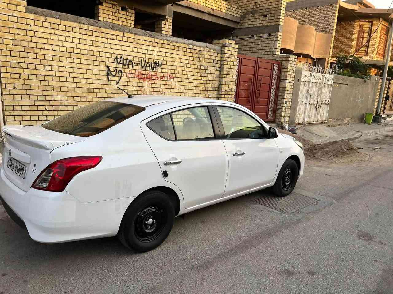 السلام عليكم
نيسان سني موديل (2018)هندي بليته زركه
موصفات السني معرفه
رقم بابل بسمي تحويل ثاني يوم
ماشيه 81
محرك كير مكفولات
سياره بيه قطعتين صبغ جاملغ وباب عكس السايق 
عنوان واسط الكوت مركز المدينه
السعر 96 وبي مجال
(مامتواجد خاص)

. إضافة موسيقى
***********
