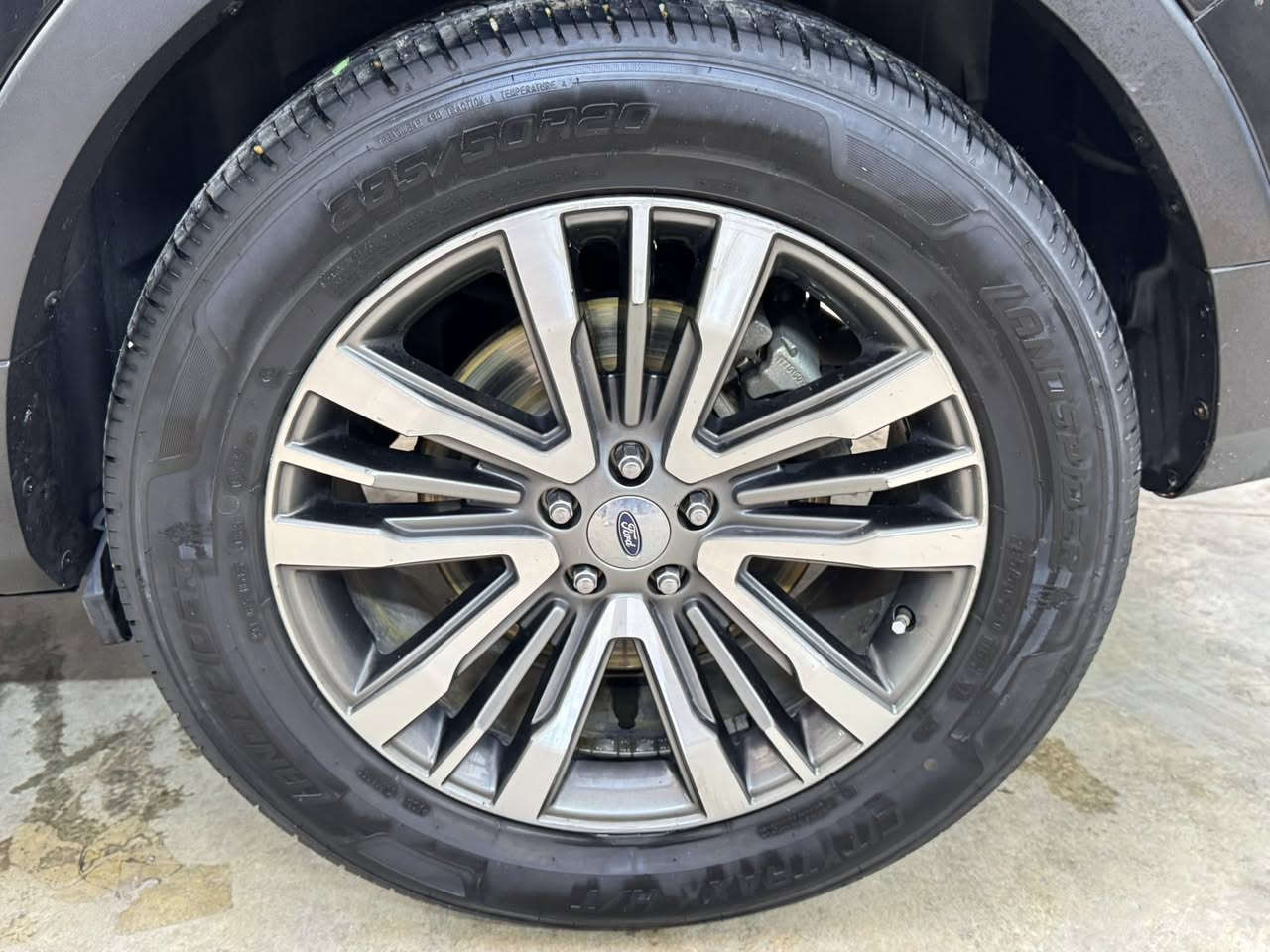 السلام عليكم  صلي على محمد و ال محمد
للبيع فورت بلاتينيوم اعلى فيا بل فورت  1 / 1 رقم اربيل بسمي و تحويل ثاني يوم سنوية تسقط سنه 2030 

‏Fort Platinum 2019 Sport 
7 راكب 
محرك 6 سلندر حجم 3.
Twin turbo 🚀
بصمة ابواب و بصمة تشغيل
قيادة ذاتية
رادار امامي 
رادار توقف ذاتي 
مرايات قلاب 
كشنات جلد تدفية  وتبريد
كشنات الخلفية كهربايي
ستيرين هيتر
تحكم ستيرين فول  
صندوق شفط وجلاق
مرايات جوانب هيتر
شاشة حجم كبير  ماركة سوني
حساسات خلفية وامامي اصل 
اشاير بالمرايا الجانبية 
لايتات امامي عدسة مع بلوجكتر دعامية
كشنات الامامية فول كهرباء مع ذاكرة لكشن السائق
كود خارجي للقفل على باب السائق
سكليتر كهربائي مع تحكم ستيرن بالجهتين
سستم صوت SONY متكامل مع 8 سماعات داخلية 
تبريد ثلاث قطع امامي وسط خلفي
منافذ AUX, مع اربعة منافذ USB  مع تقنية ربط جهاز ستلايت على السيارة مع منفذ رام ذاكرة ورام خرائط GPS مع منفذ كهرباء 110فولت 
الاضائة الداخلية 12 لون 
نظام الاوامر الصوتي اثناء القيادة 
سياره فول للاخير وجديده
السيارة كلين تايتل
السيارة  تحويل بنفس اليوم 
سنوي و رقم كلها جديد 
بعد بيها مواصفات..
حادث السياره فقط نصف الصندوق و مرفوق الصور 
النعوان الفلوجة و متوجد بغداد
السعر 190$ و بيها مجال 
الاستفسار الأتصال ع رقم 
***********
***********
