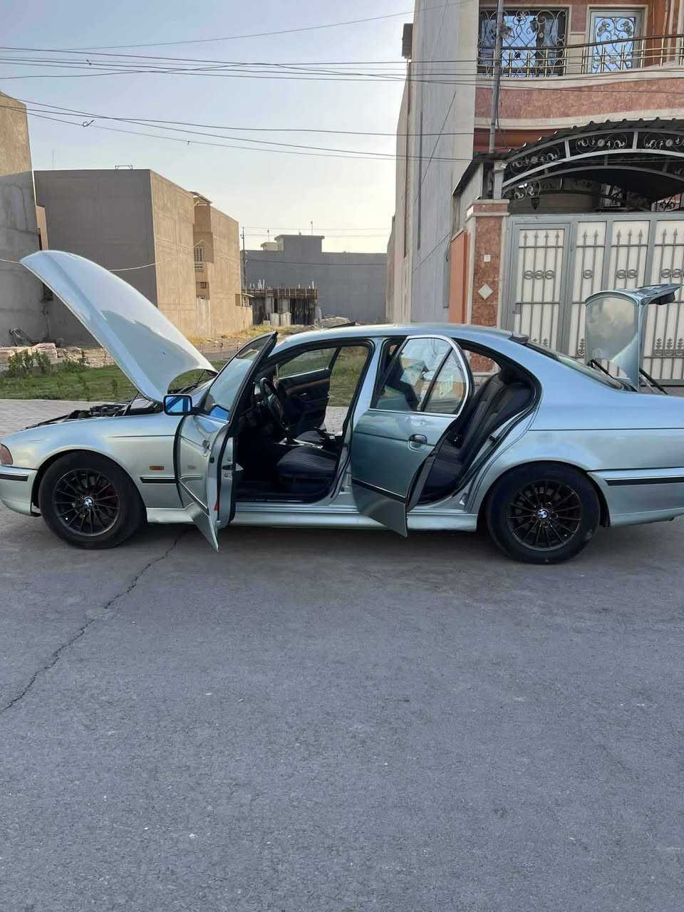 بي ام صقر 528
موديل 96 
كير محرك شرط 
تبريد تدفئة 
صبغ عام جماليه بدون ضرر 
تخم تواير جديده 
رقم سليمانية 
شرط التحويل 
مكاني موصل
للاستفسار 
*********** واتساب
