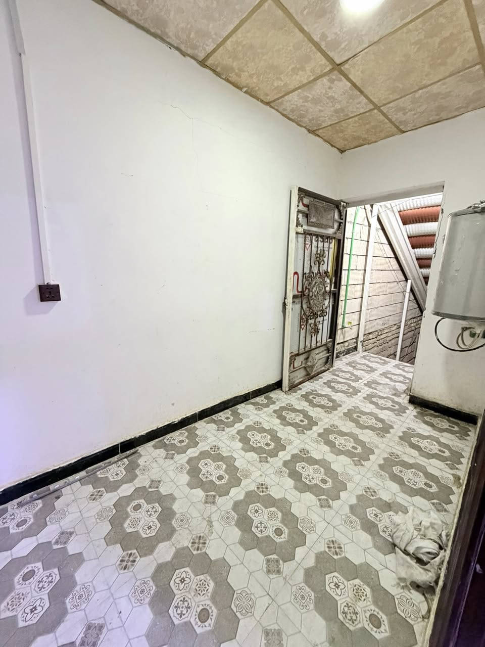 🔶(مشتمل طابق اول للايجار )🏡✅

🔹(الموقع الجنينه حي الاندلس)

🔸(يحتوي على/ غرفة منام  / صاله / مطبخ / صحيات/ بلكونه )

✔️✔️ المساحة (100) متر //

 // سعر الاجار (450) الف غير قابل للتفاوض شامل الماء والكهرباء //

🔻(عنوان شركة الجوادين للاستثمار العقاري )
 ( /الجنينه /نهاية /شارع المصلحه / قرب سوق الجبيلة ) 

//لطلب والاستفسار الاتصال على الارقام لتالي//

واتساب +اتصال ***********
واتساب + اتصال ***********
