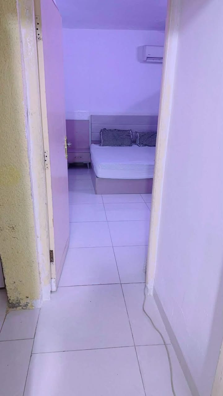 السلام عليكم بيت للبيع مساحه 81 واجهيه 9في 9 خدمات مجاري ماي  وطني مولد تبليط العنوان  كربلاء حي الامير خلف المول البيت بلديه وبي معامله  السعر43وبي مجال ***********
