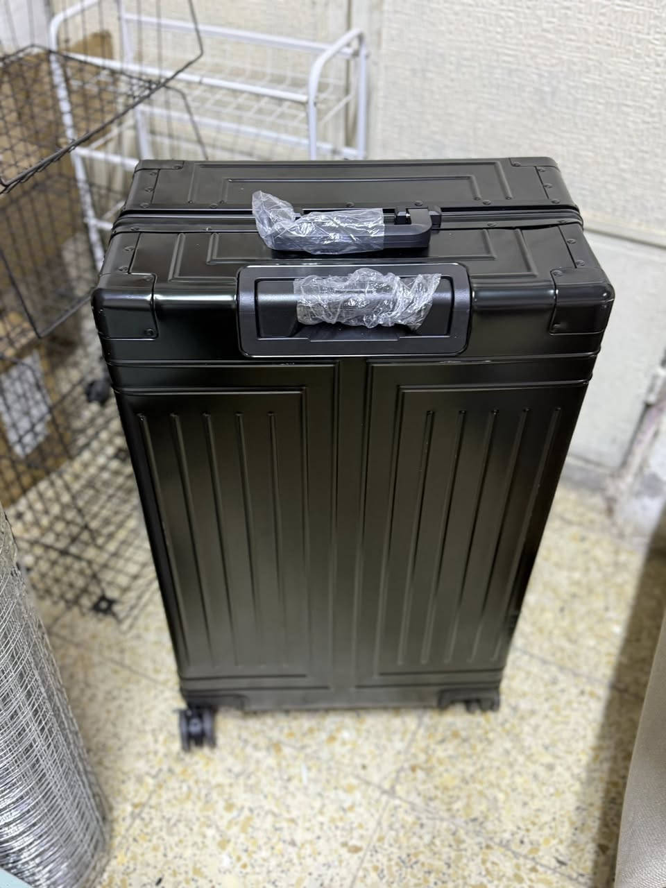 جنطة حديد بالكامل القياس الكبير الارتفاع 75cm في العرض 45 cm وزن ثقيل بيها مشكله القفل لي بالنص ما اعرف شلون ينقفل  الباقي طبيعي السعر 55 الف على الفحص المهتم يدخل خاص


**إذا كنت صاحب هذا الإعلان وتريد حذفه لأي سبب، رجاءا أرسل رسالة إلى الدعم الفني**