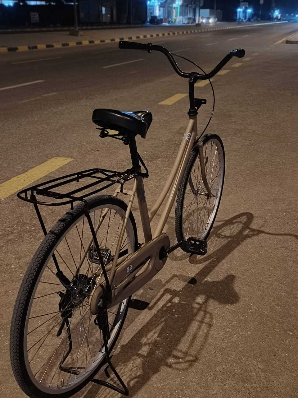 سلام عليكم
باسكل للبيع موديل 22نضافه فوول 
لون صحراوي مكان نجف حي نداء شارع بيتي ***********
