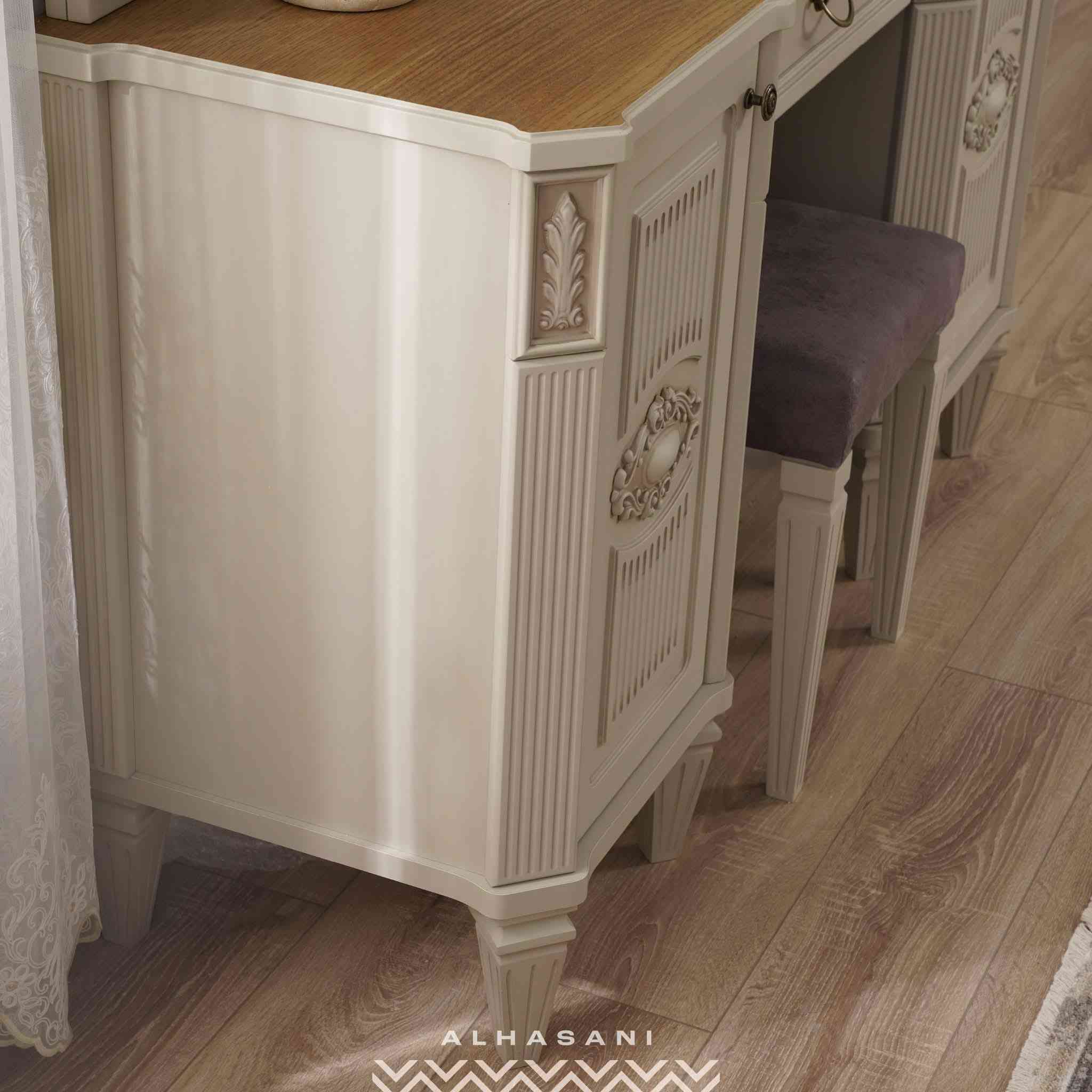 غرفه النوم للبيع جديده شخطه مابيه قفففففل بدون تعامل مليونين ونص استخدام شهر حته ممشدوه مكان الاعضميه اتصال *********** وات ساب *********** تحتوي على ١١ قطعه
