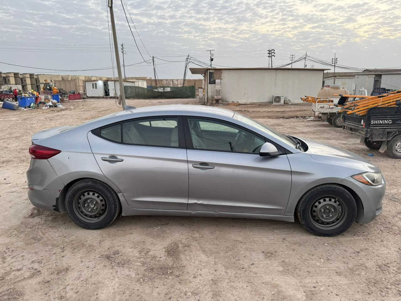 السلام عليكم اتصل ع الرقم لان اني مكلف
النترا ٢٠١٧ للبيع 
وارد امريكي حادثهة خلفي صندوك والدعامية مصبوغات وبيهة رصعات بسيطة مثل ما موضح بالصور
محرك ٢٠٠٠ دوش
تحكمات ستيرن 
٣ وضعيات قيادة ( ايكو - نورمل - سبورت )
***********
