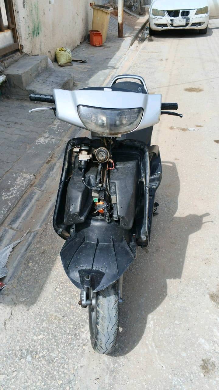 هذه سبيسّة للبيع، تحتاج بعض التصليحات ولكن مثالية للاستخدام في التنقلات داخل المدينة. الدراجة تحتاج صيانة للهيكل والأجزاء الكهربائية.