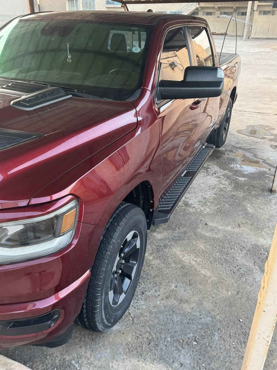 🚗 للبيع: رام RAM 1500 (Sport) - موديل 2022  نوعه سياره  كندي كفاله  ،
بيه  باب خلفي قليل  PDR 
المواصفات:
    • سياره مغلفه  نانو ppf بل كامل 
  •فولو  موصفات ماعدا تنته 
 • النوع: RAM 1500 فئة Sport الأصلية.
السياره 
• المحرك: HEMI 5.7L (غني عن التعريف بالقوة والأداء).
• اللون: ماروني (دم الغزال) مميز جداً ولامع.
• اللوحات: أربيل ..
• ⁠شاشه تسلا
‏رقم:***********
