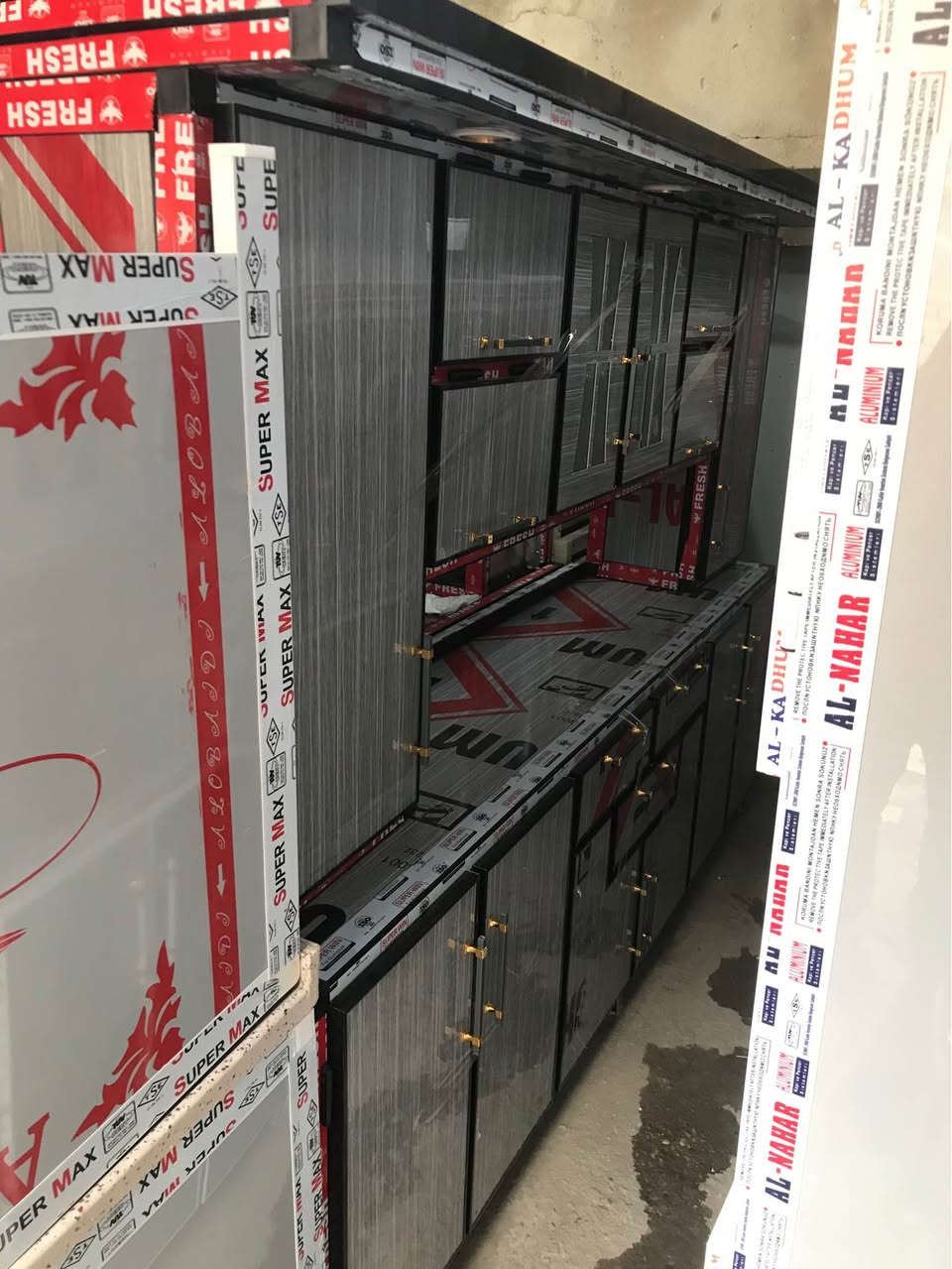 تخفيضات كاونتر مترين ونص ابو النزال شغل شرط التزكام مقطع اصلي بليت واحد ملم نرماده حفر نقش cnc تاج وكلوبات جراره بوري سكه شفط شغل درجه اولى مع سنك متر وربع مرمر ب٧٤٠ العنوان ناصريه شارع الاخلاص *********** ناصرية, ذي قار
